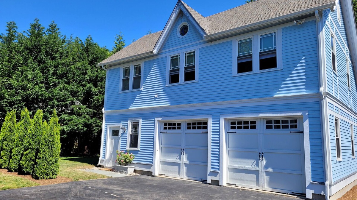 Narragansett Pier House | Blue Moon Carriage House