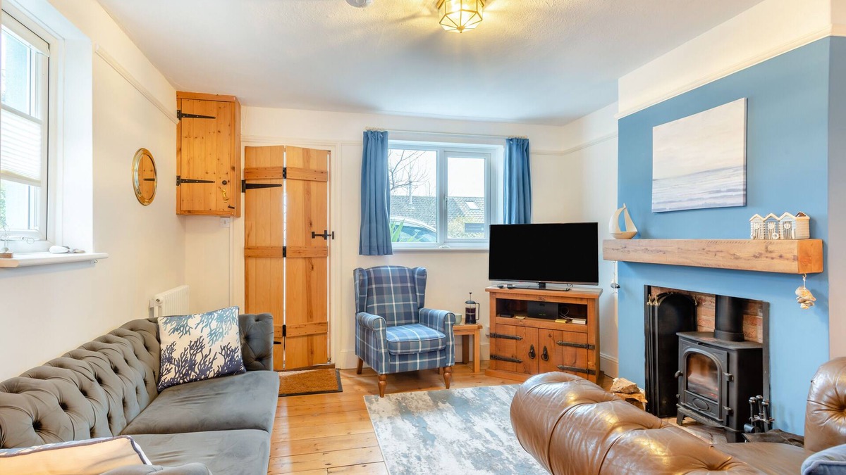 Kessingland House | Blue Moon Cottage - Three Bedroom House, Sleeps 6