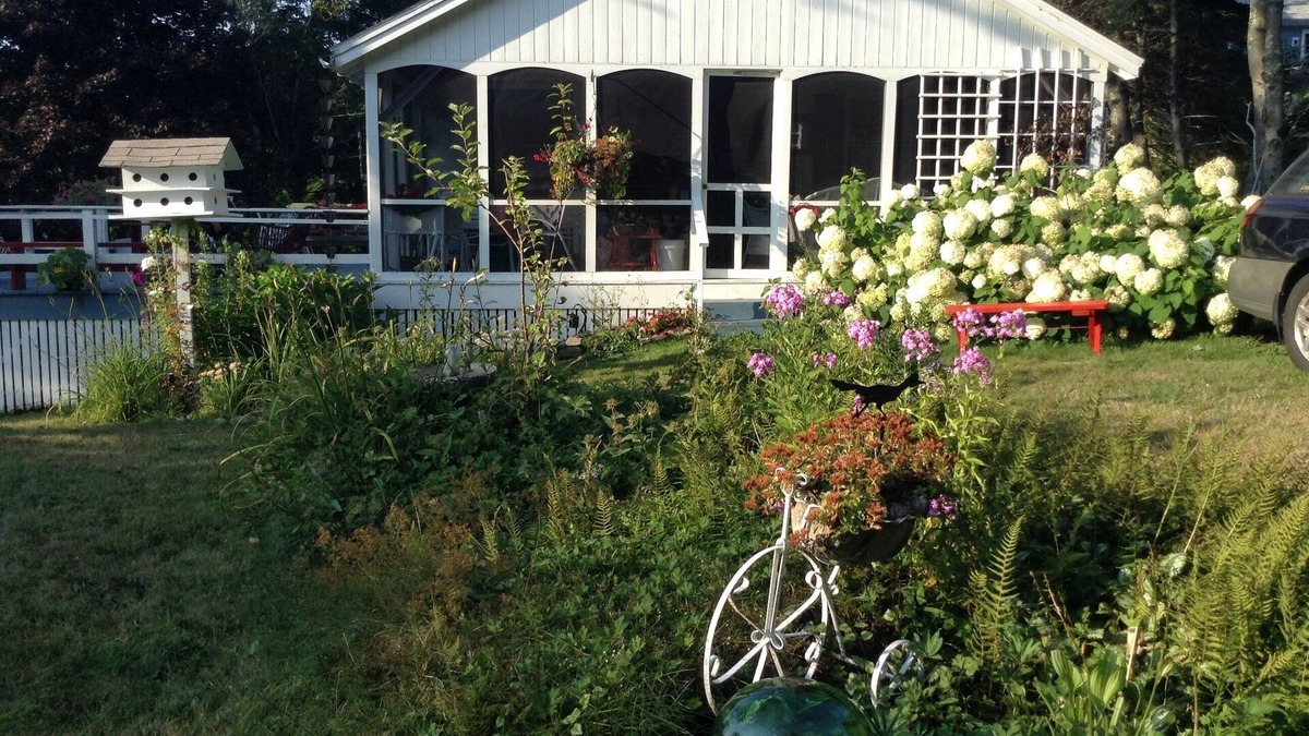 Pemaquid Point Cottage | Blue Moon Cottage near scenic Pemaquid Point Lighthouse 2 Bedrooms Ocean View