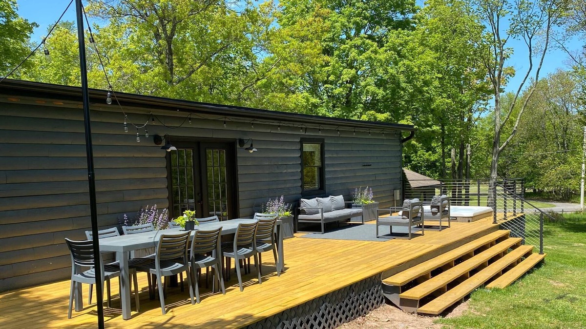 Saugerties House | Blue Mountain Cabin: Saugerties Mid-Century Mod Home with Hot Tub, close to HITS