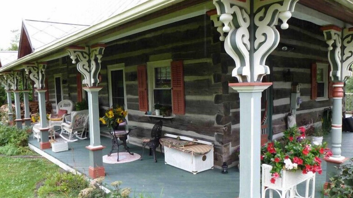 The Blue Mountains Ski Chalet | Blue Mountain Country Estate - BACK HALF SEASONAL RENTAL