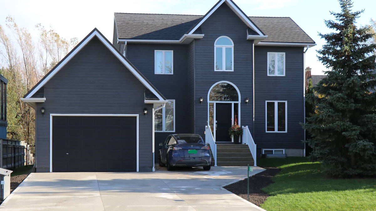 The Blue Mountains Ski Chalet | Blue Mountain Executive Home (Collingwood)