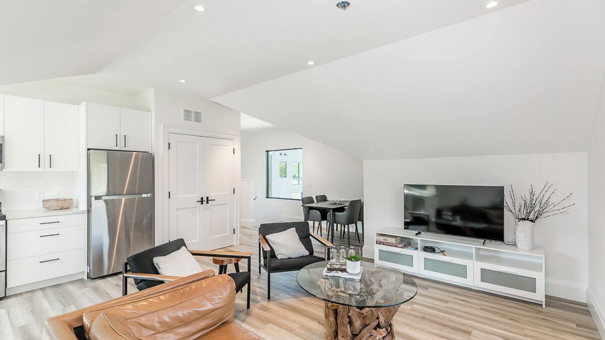The Blue Mountains Apartment | Blue Mountain Guest House- 7 minutes to Blue Mountain!