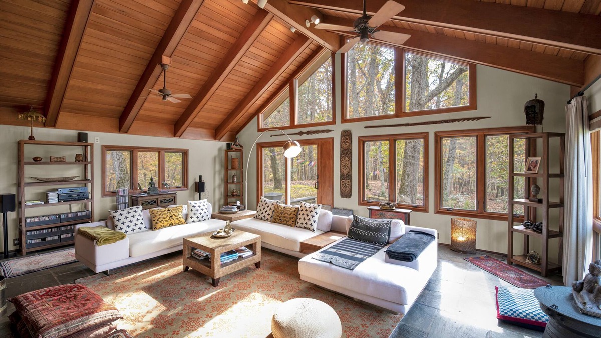 Batesville House | Blue Mountain Haven: 5 BR Hilltop Country Retreat