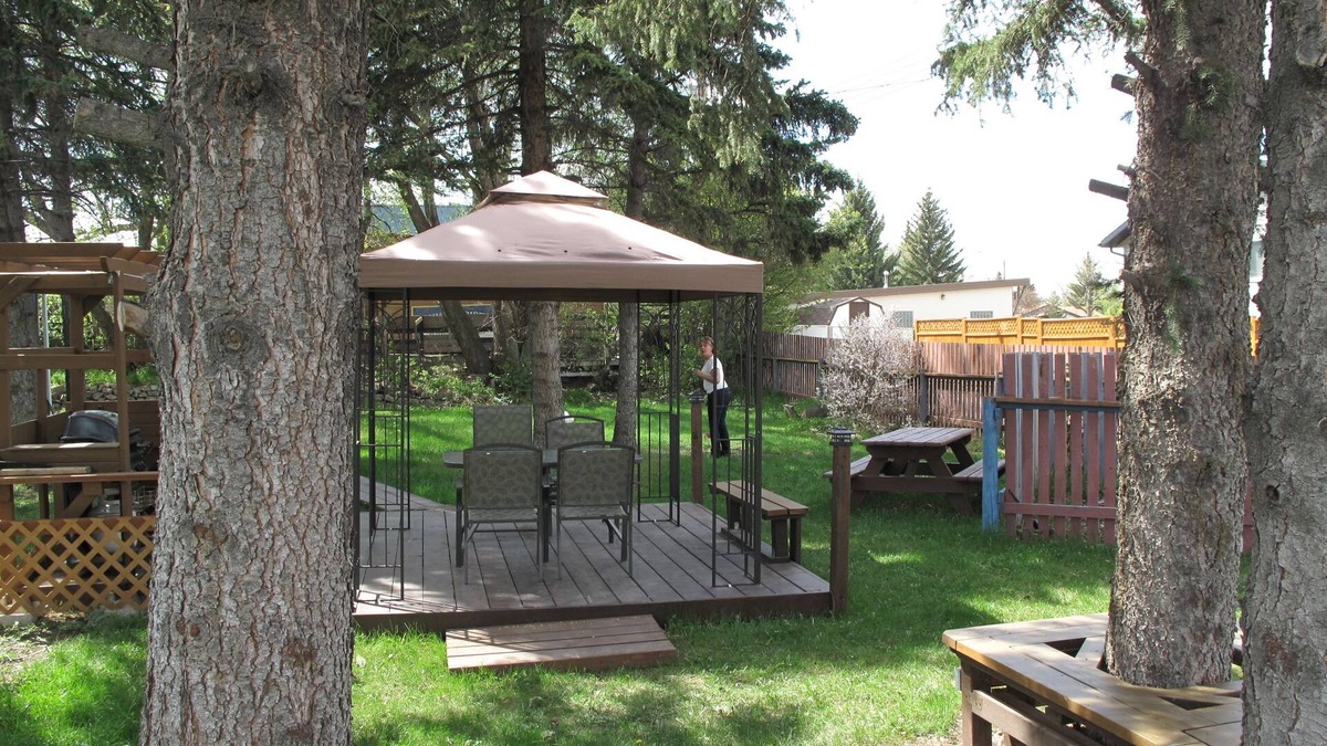 Pincher Creek Hotel | Blue Mountain Motel