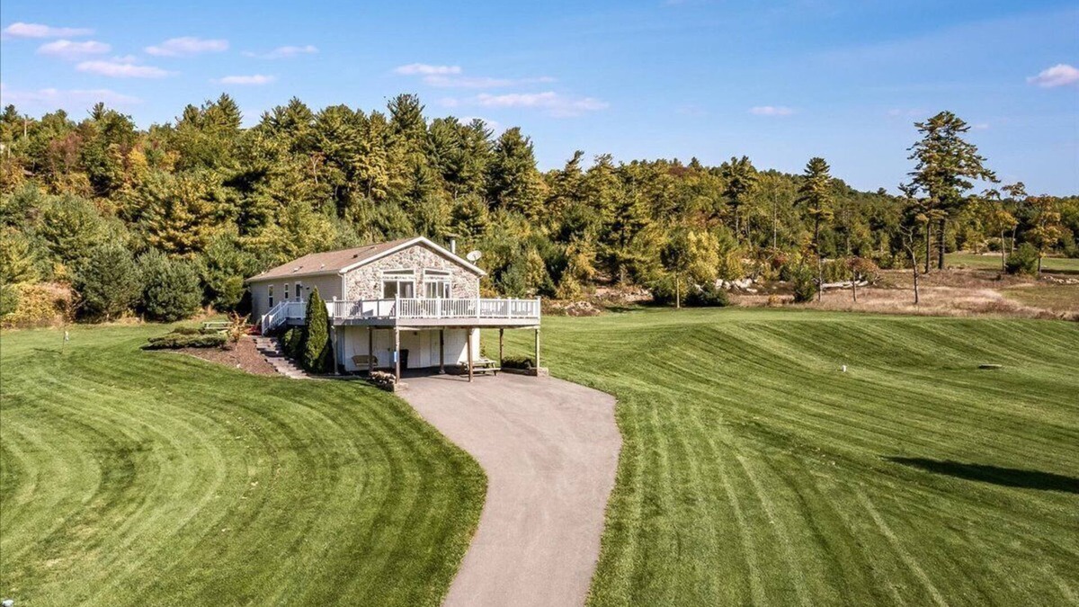 Aquashicola House | Blue Mountain Vacation Home Palmerton PA 47 Acres Hiking Trails Pickleball Court