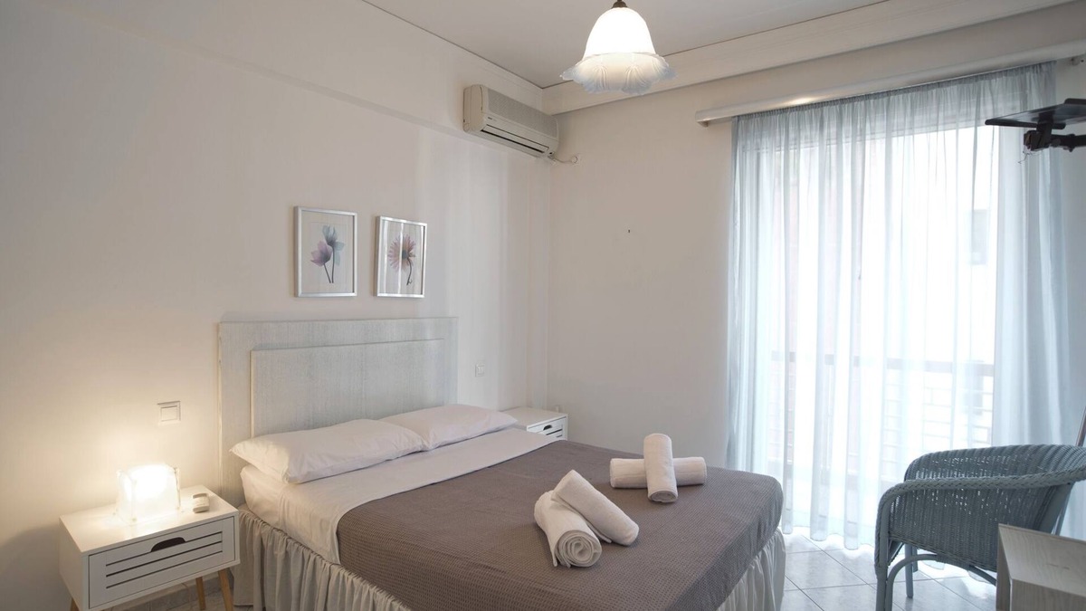Dafni Apartment | Blue Nest Elegant Reno Fully Equipt Apt near Metro