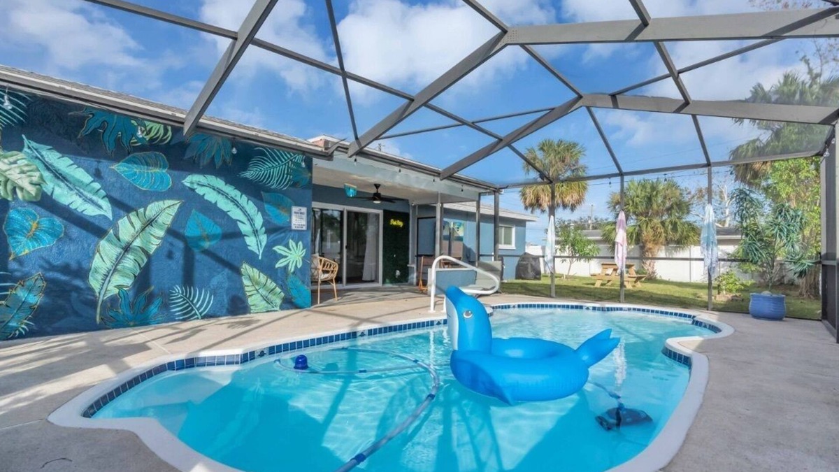 Pinellas Park House | Blue Oasis Retreat – 3BR/2BA w/Private Pool & Outdoor Fun