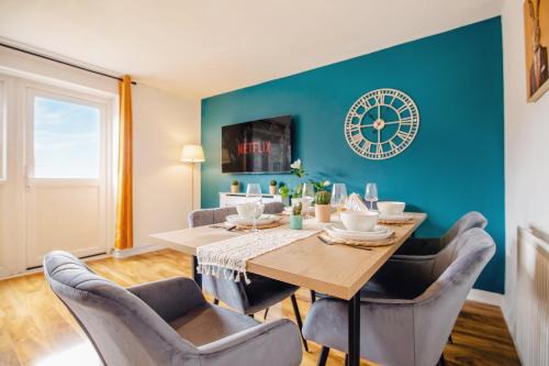 Heeley House | Blue Ocean Stays Retreat Free Parking 12ppl
