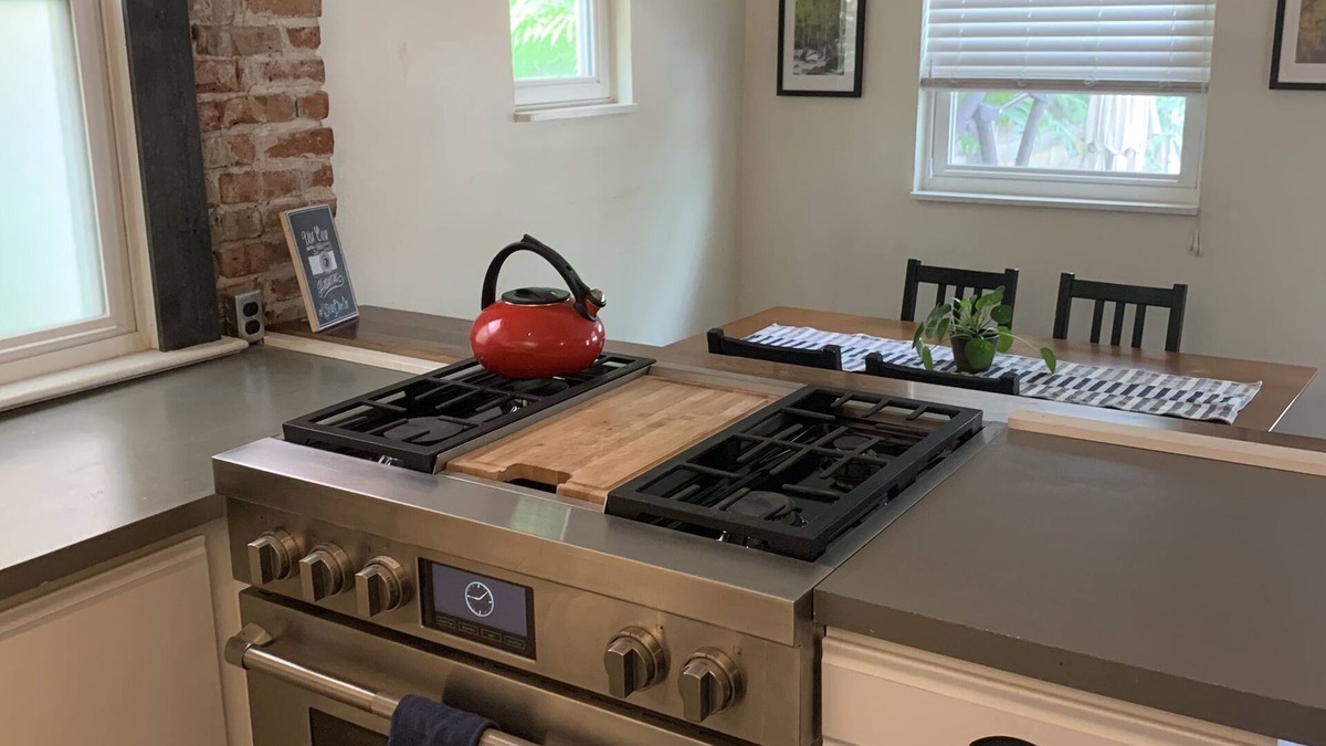 Baker House | "Blue Ox" Charming 2 Bedroom Triplex - S Broadway