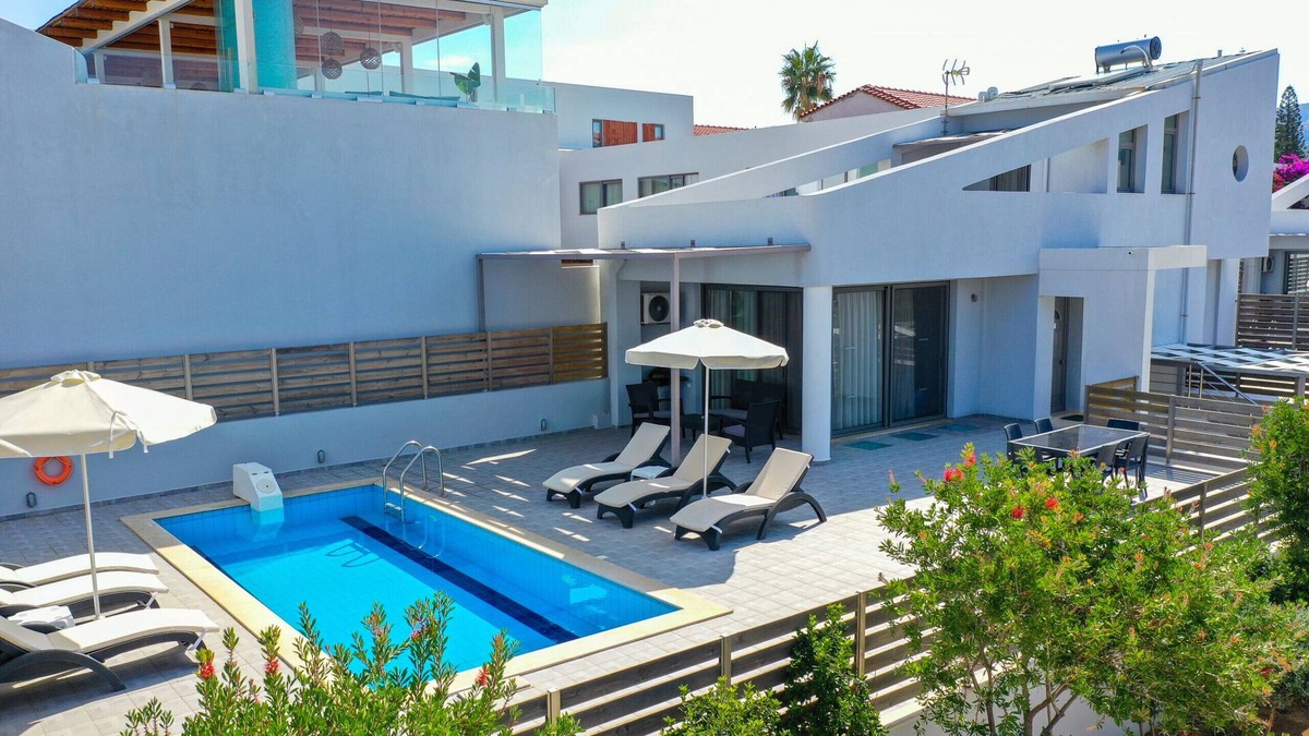 Platanes Villa | Blue oyster Beachfront villa, No car needed 3