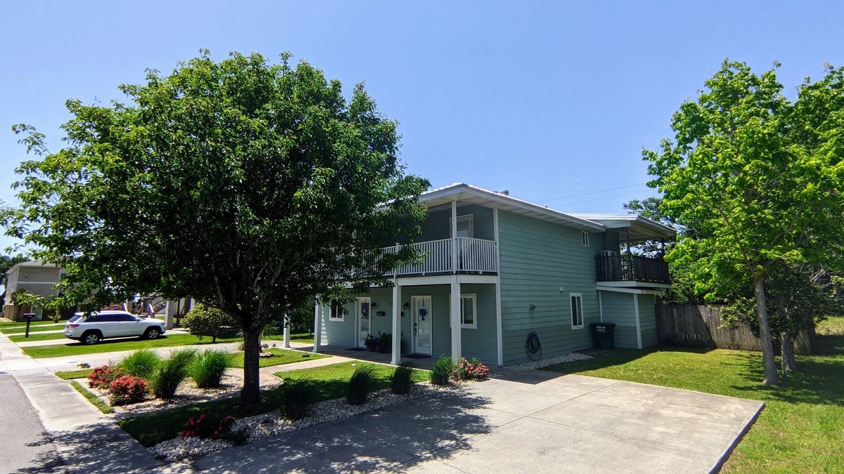 Mississippi City House | *Blue Palm Townhome* w/Gulf view/Walk to beach/seafood