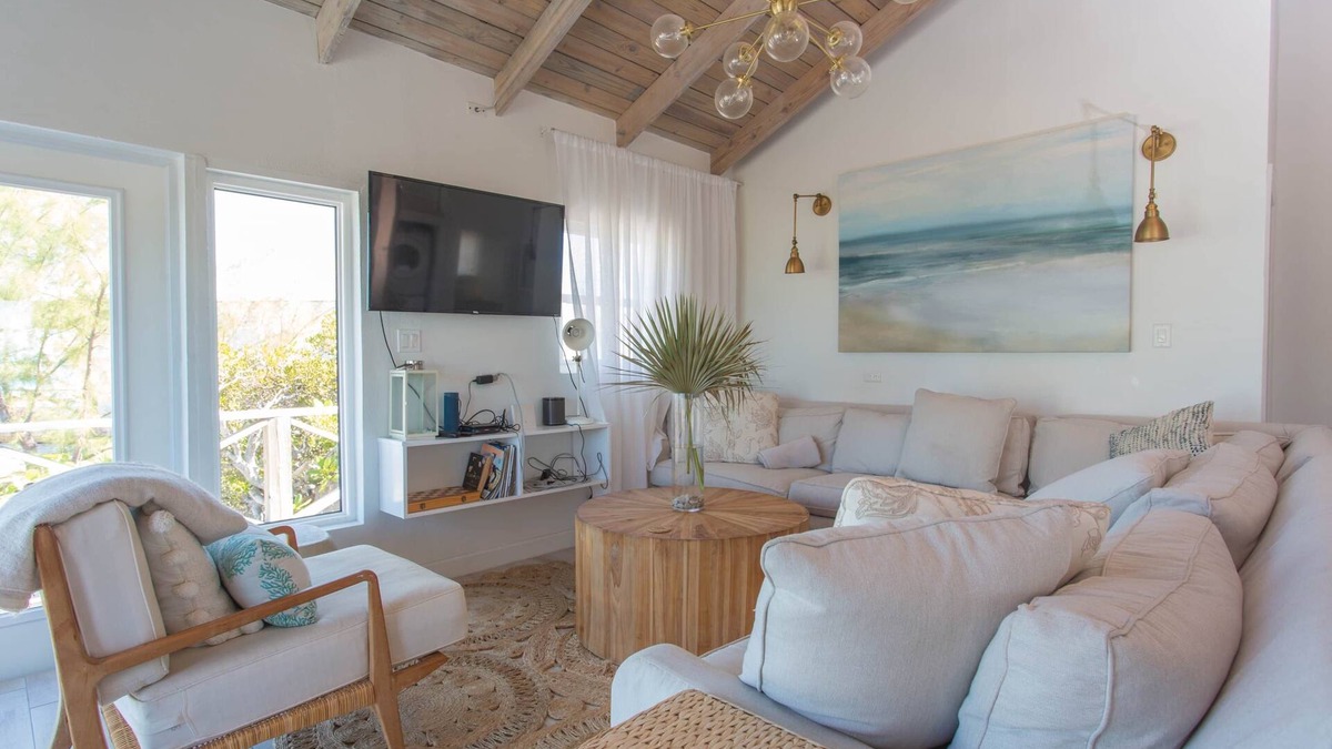 William's Town House | Blue Point Cottage, Blue Point Cottage - cozy home for families & couples - oceanfront w/hot tub!
