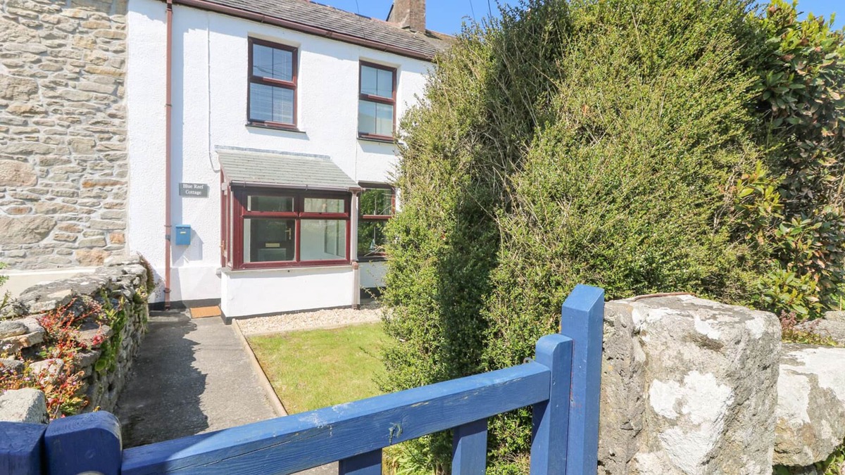 Pendeen Cottage | BLUE REEF COTTAGE, family friendly, with open fire in Pendeen