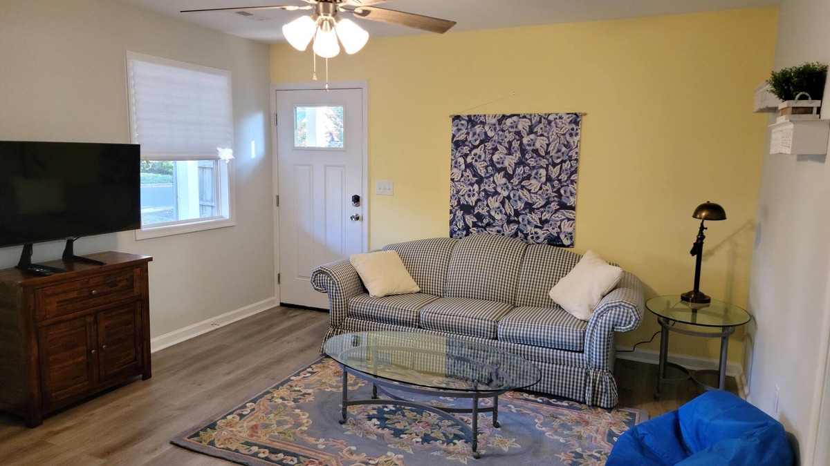 West Fairfax Cottage | Blue Ridge Avenue Guest House