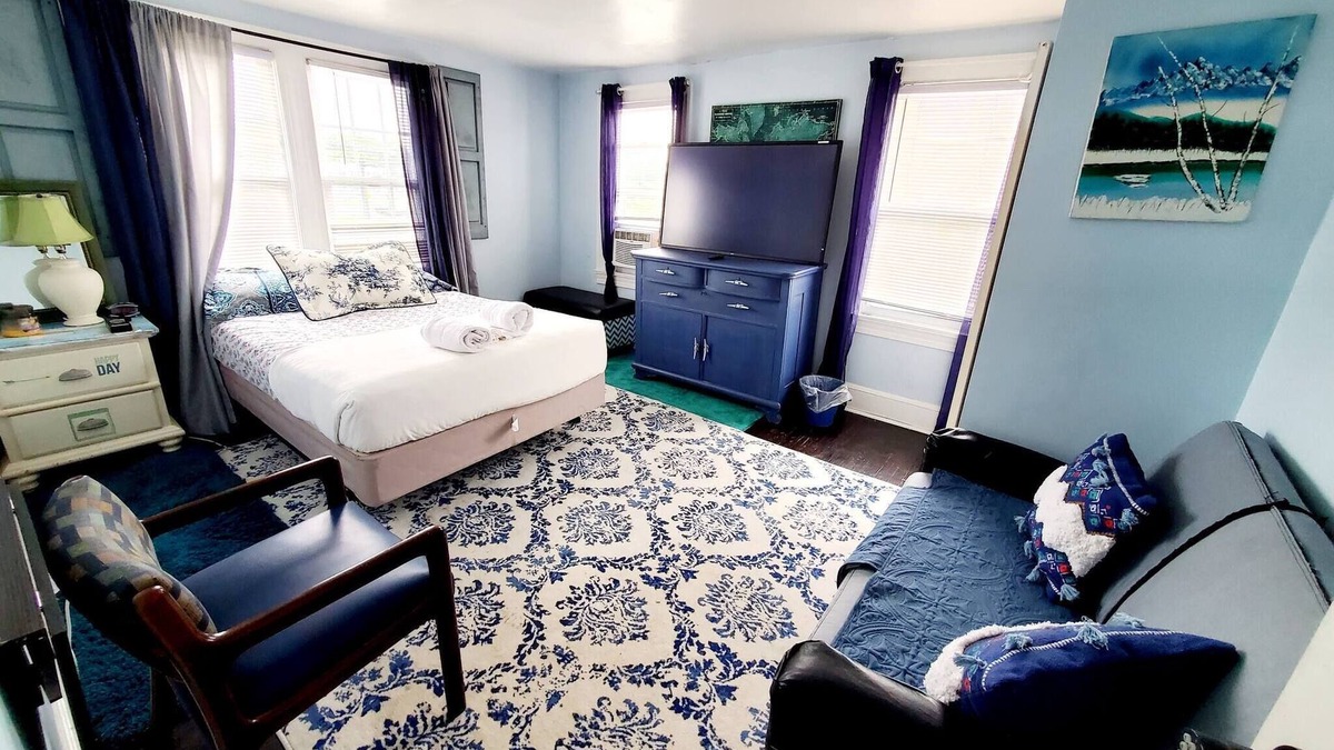 Dover Apartment | Blue Room in Delaware