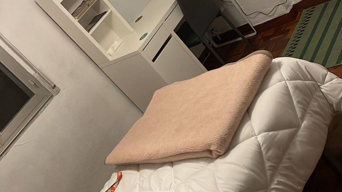 Barakaldo Apartment | Blue Room Near Metro and BEC