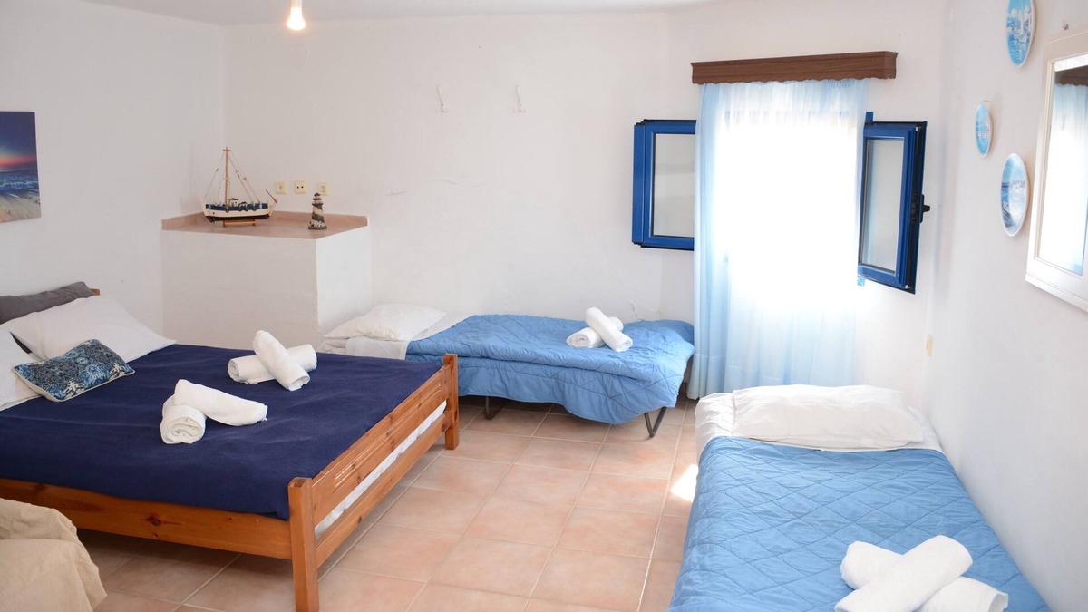 Tsoutsouros Apartment | Blue Sea, is situated in Tsoutsouros just 100 m from the beach.