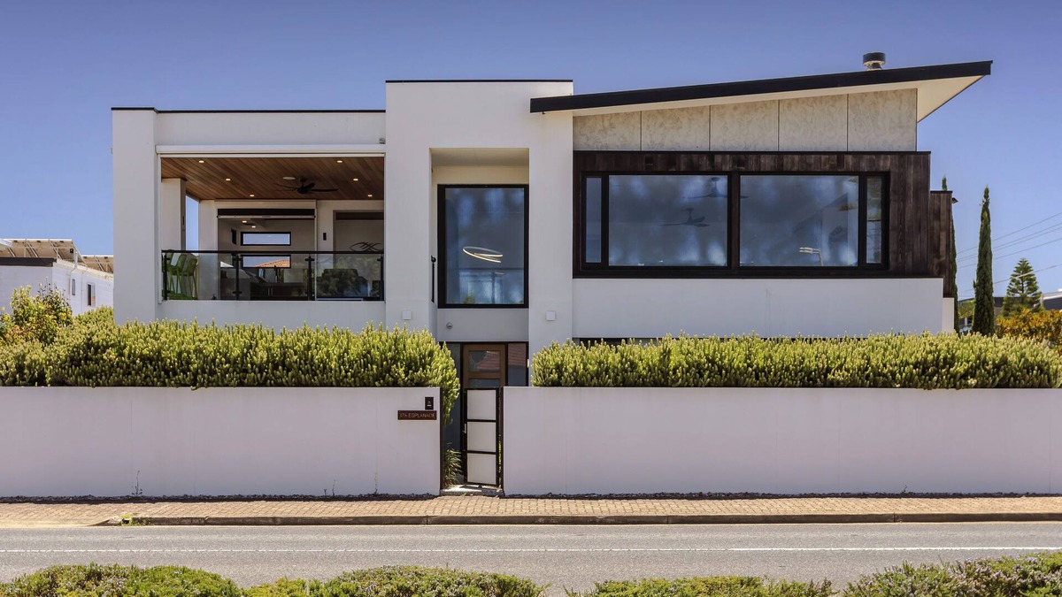 Henley Beach South House | Blue Sea/Sun Sand Surf: Henley Beach Luxe/4BR