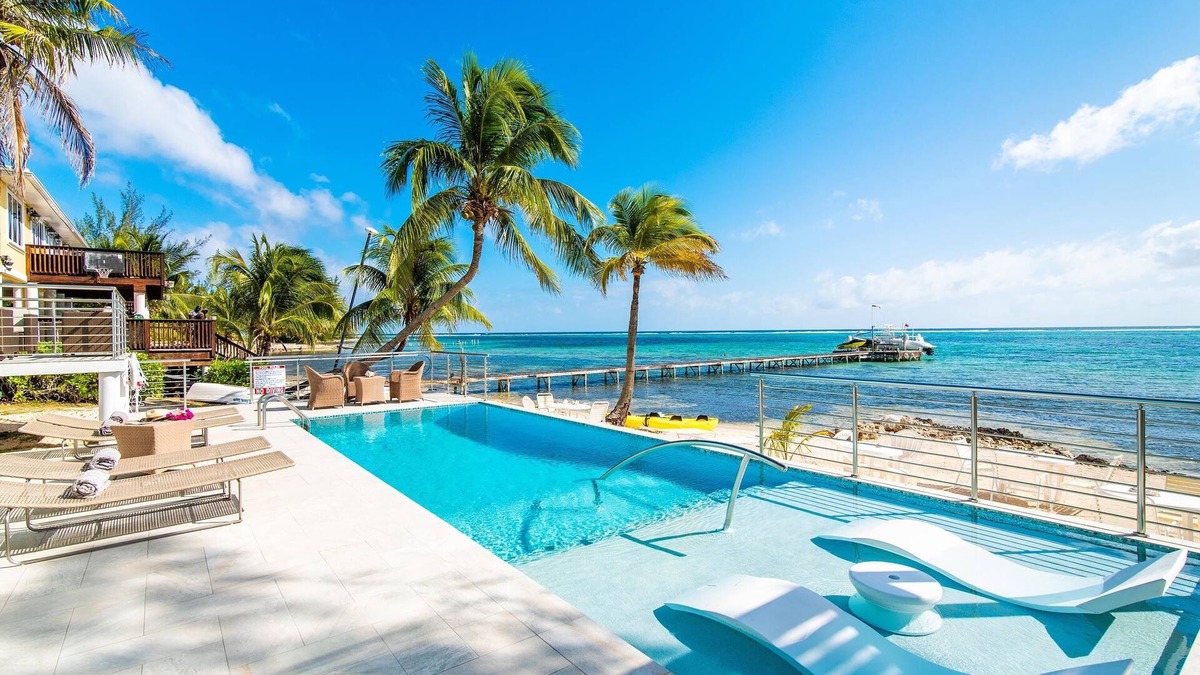 East End House | Blue Serenity: Beach House w/Pool, Pickleball Courts + Backyard Snorkeling