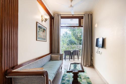 Hauz Khas Village Apartment | Blue Sky 1 Bedroom Apartment with a fort view