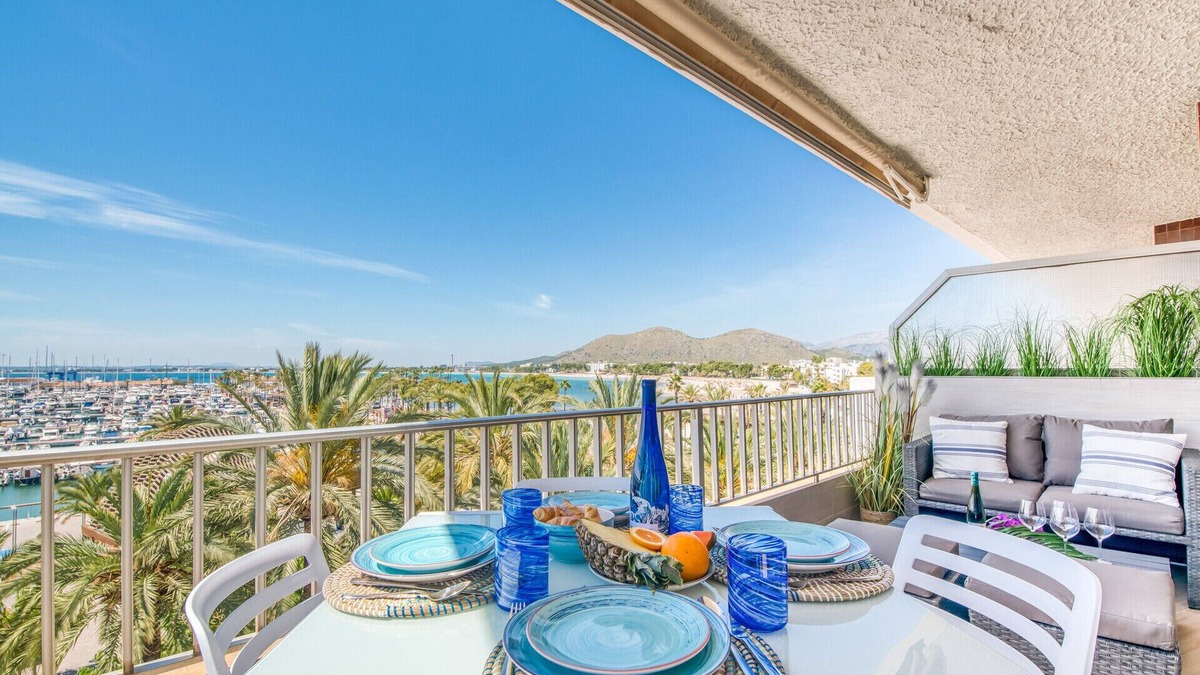 Alcudia Apartment | Blue Sky apartment with sea views in Alcudia
