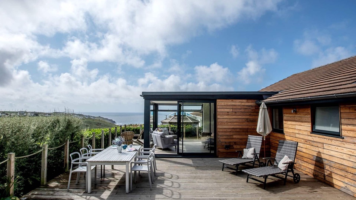 Penzance House | Blue Sky: gorgeous home with stunning sea views - walk to beach/shops/cafe/pub