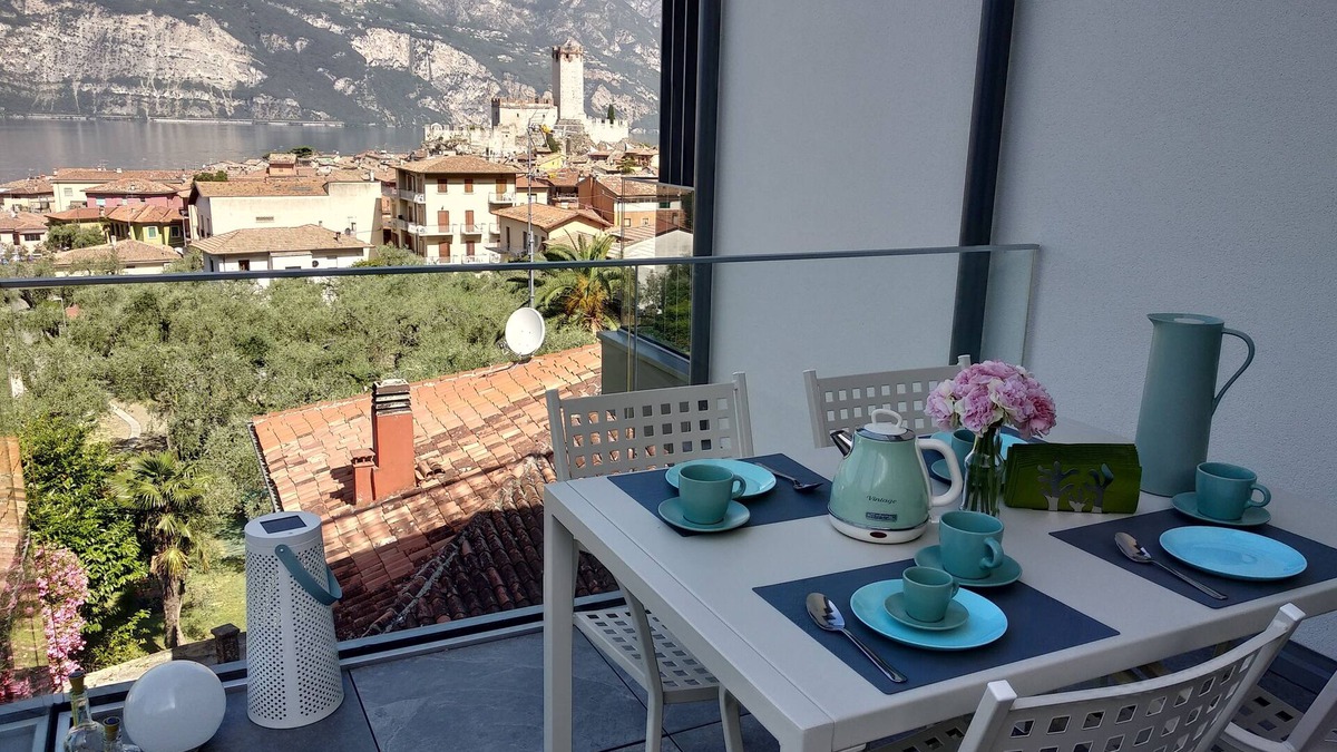 Malcesine Apartment | BLUE SKY GREEN APP. LAKE VIEW CIR:023045-LOC-00627 CIN:EN023045C2V9CFVR3C