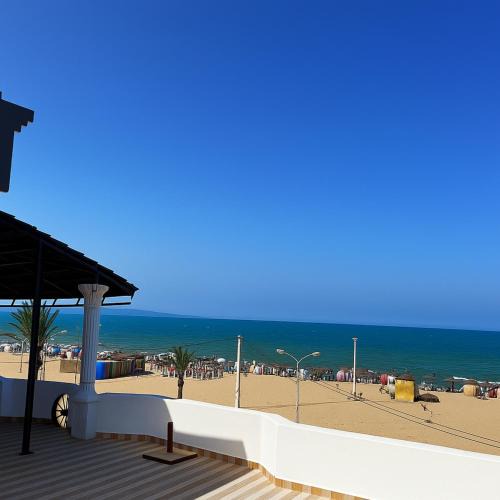 Raoued plage House | Blue View Rooftop - Gammarth , Pieds dans l'eau, Terrasse panoramique face à la mer