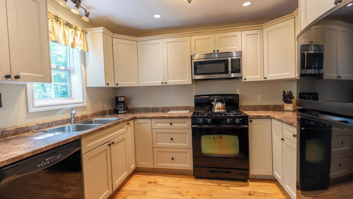 Lake of Bays Cottage | Blue Water Acres