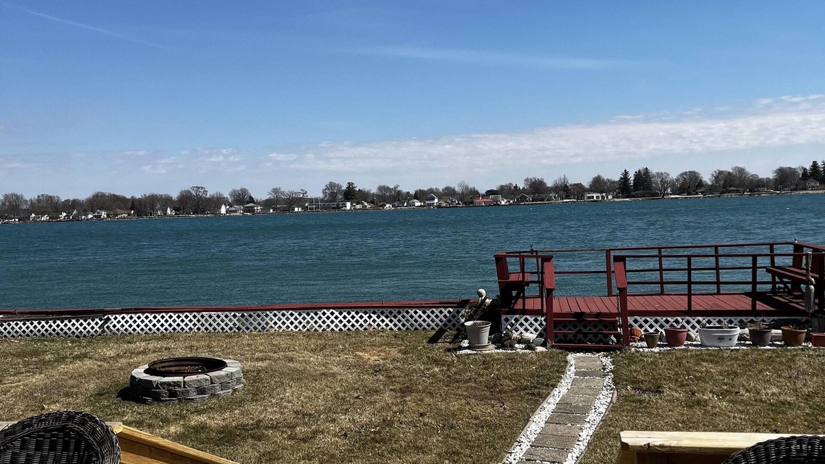 Clyde House | Blue Water Bungalow :Fall Foliage and Riverfront Views Newly LIsted 2025!
