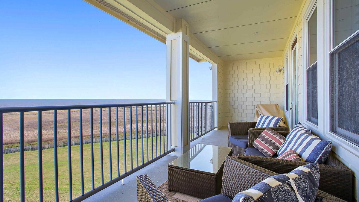 Red Fish Cove Condo | Blue Water View - Gorgeous Beachfront View - Brand New Elevator