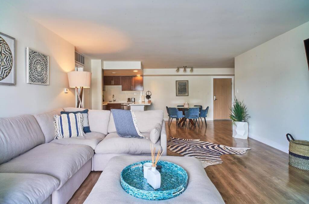 Marina Peninsula Apartment | Blue Water Views Luxury Retreat In Marina del Rey