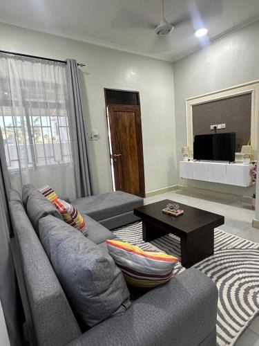 Msasani House | Blue wave loft private room