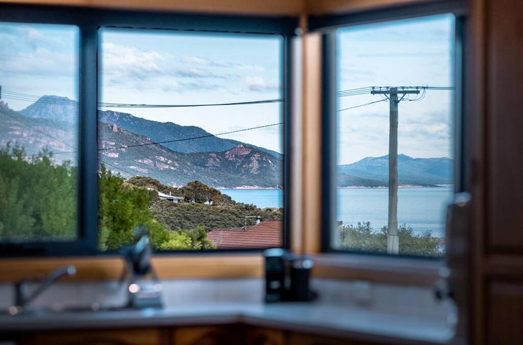 Coles Bay House | Blue Waves