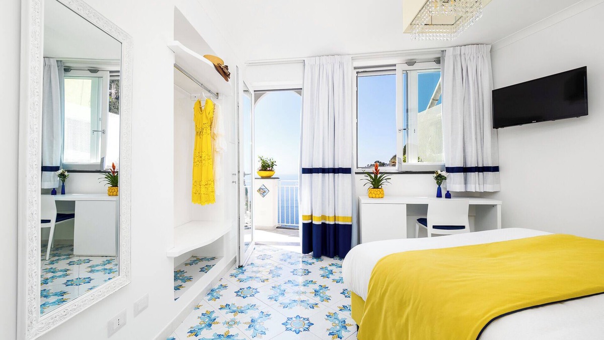 Chiesa Nuova Apartment | Blue Waves