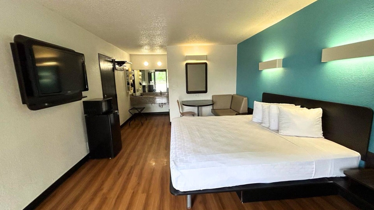Beeville Hotel | Blue Way Inn & Suites By Jasper Beeville