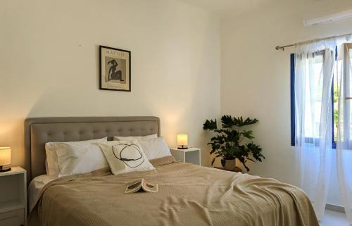 Tourloti House | Blue White House