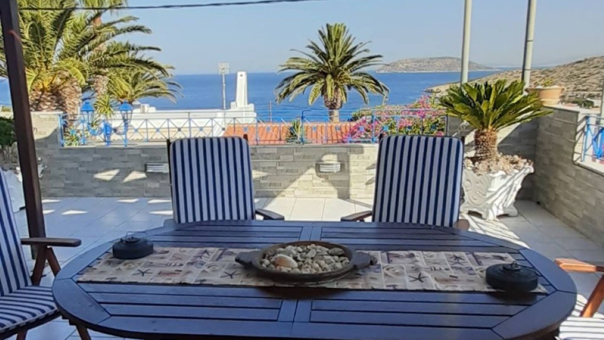 Palaia Fokaia House | BLUE & WHITE MAISONETTE OVER THE SEA NEAR SOUNIO