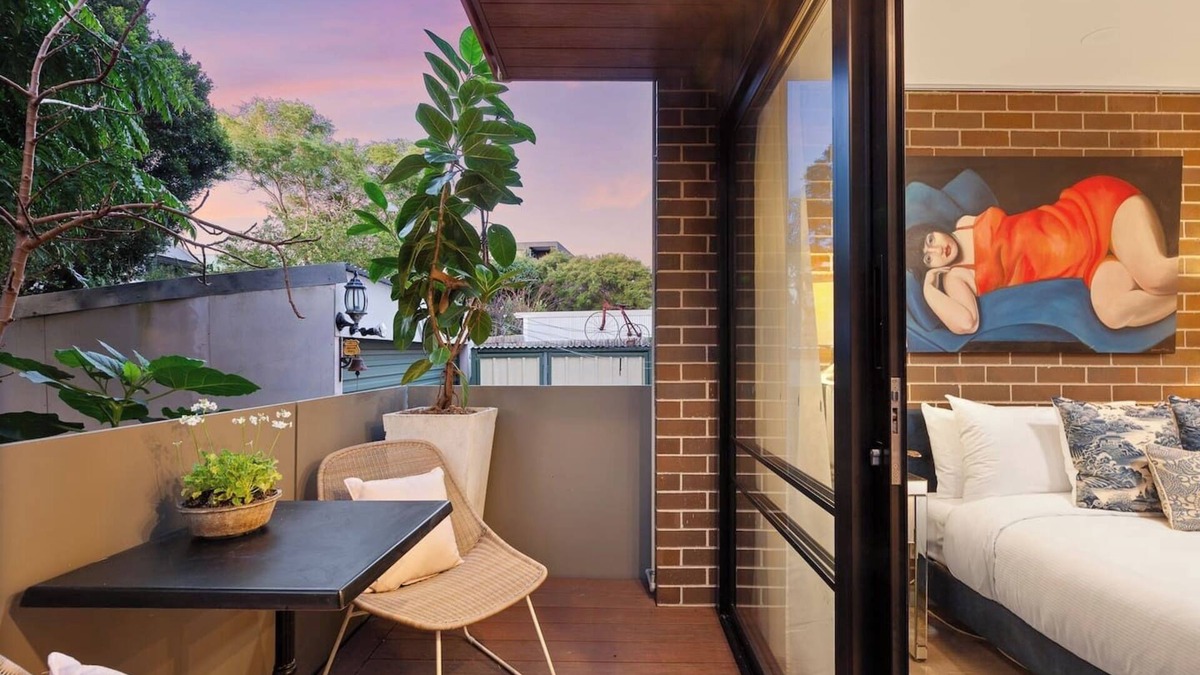 Petersham Apartment | Blue Willow Cosy Hideaway with Everyday Comfort