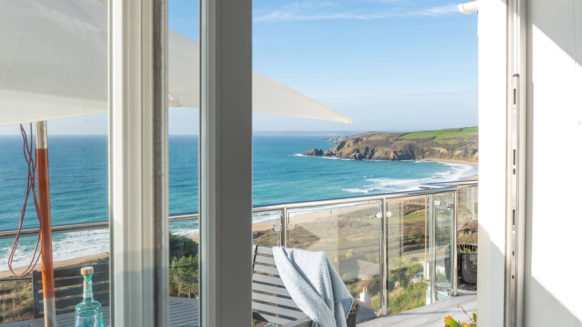 Praa Sands House | Blue Yonder - a house that sleeps 6 guests in 3 bedrooms