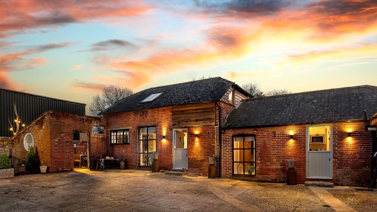 New Forest District Cottage | Bluebell Copse Cottages New Forest with hot tub.