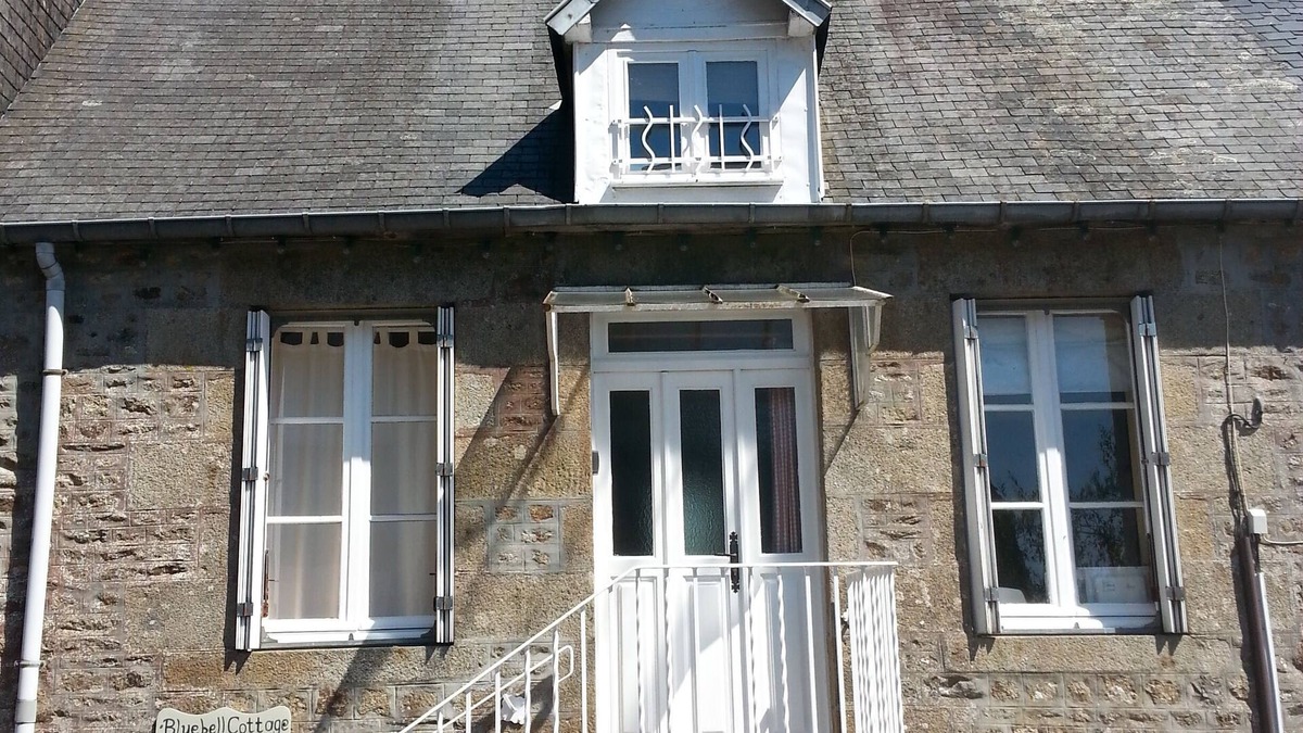 Vengeons Cottage | Bluebell Cottage 2 bedroom in the beautiful Normandie Countryside France