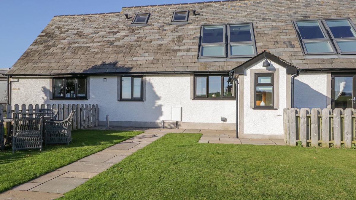 Newton in Furness Cottage | BLUEBELL COTTAGE, family friendly, with hot tub in Aldingham