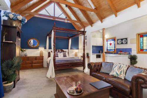 Gembrook Ski Chalet | Bluebell Cottage Gembrook - Heated Spa & Wood Fireplace