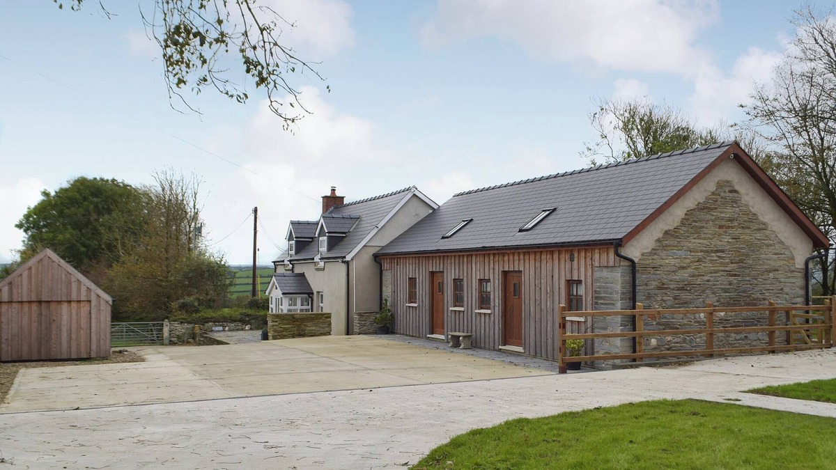 Cardigan Cottage | Bluebell Cottage - UK12988