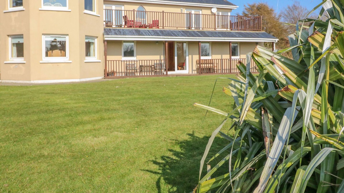 Ballydehob Cottage | BLUEBELL HOUSE AND GARDENS, pet friendly in Ballydehob, County Cork