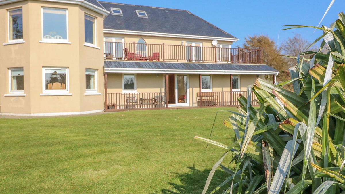 Ballydehob Cottage | BLUEBELL HOUSE AND GARDENS, pet friendly in Ballydehob, County Cork