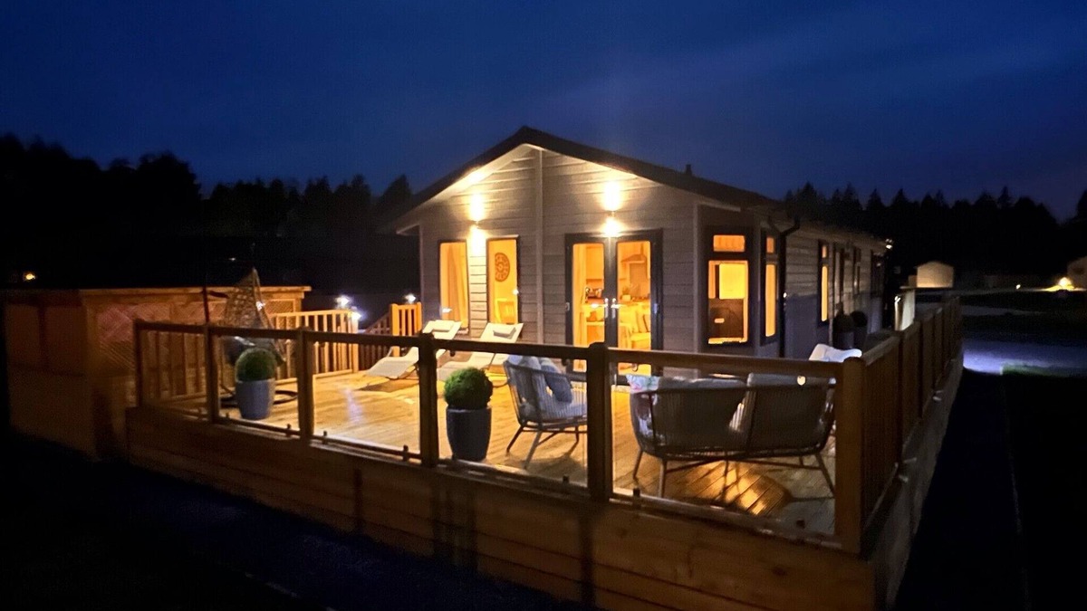 Ryther Apartment | Bluebell Lodge - Luxury Lodge With Hot Tub