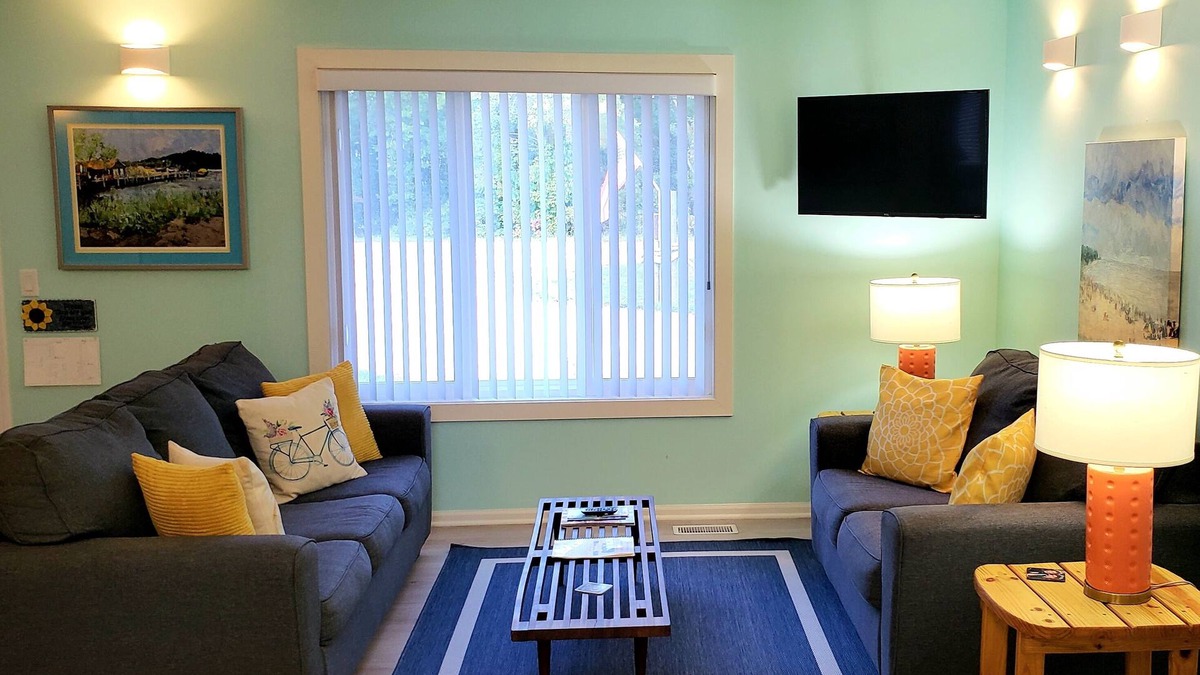 Saugatuck Cottage | Blueberry Cotg, Saugatuck. Walk downtown. Clean, crisp, colorful, convenient.